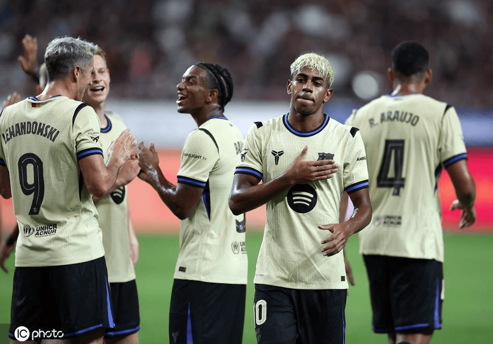 九游体育-Ming迎来五赛季出色发挥，巴塞罗那观众热烈欢呼！